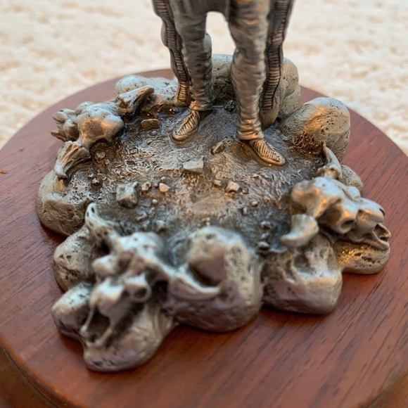 CHILMARK FINE PEWTER FIGURINE/SCULPTURE "Buffalo Spirit" - Picture 5 of 5